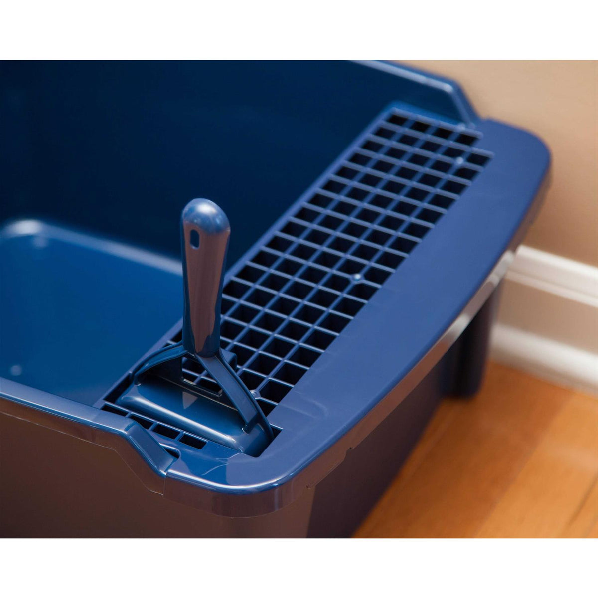 Litter Box with Grate and Scoop G6782