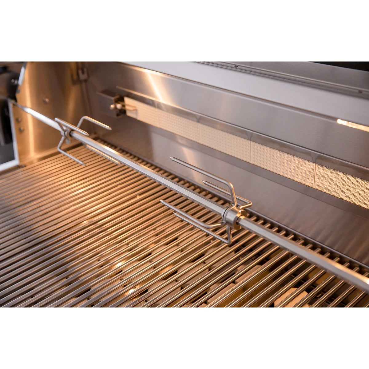 30" Built-in Gas Grill with Rotisserie Kit M44637