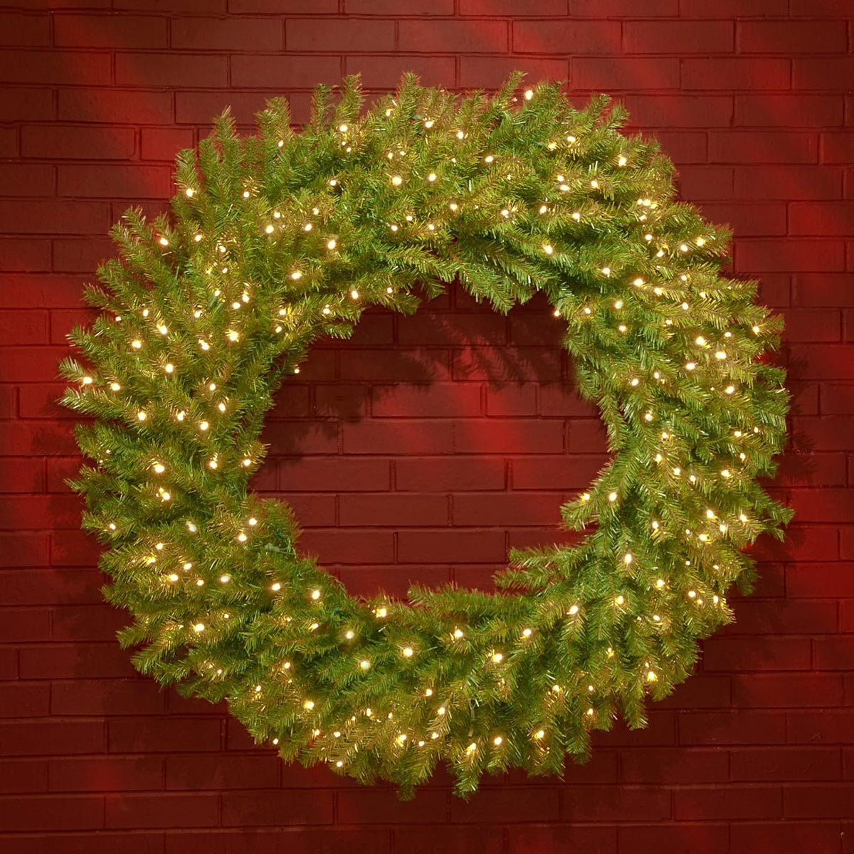 Pre-Lit Artificial Christmas Wreath, Green, 48 Inches D70908
