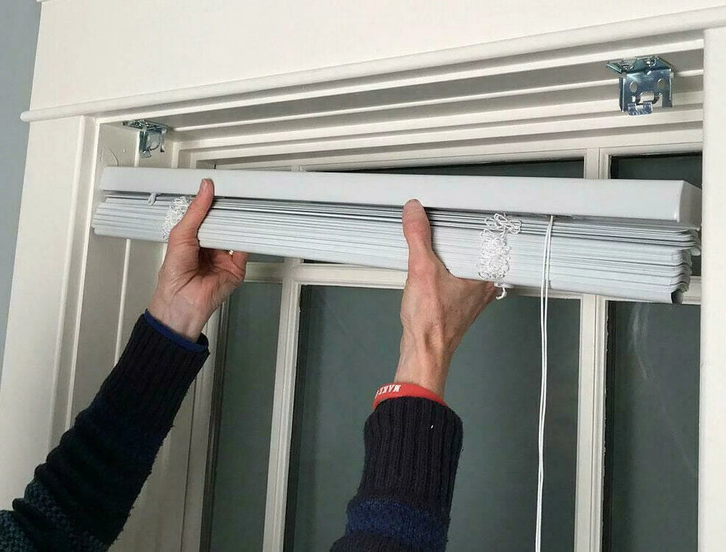 White Cordless 1" Slats Vinyl Mini-Blind 41" x 64" O789
