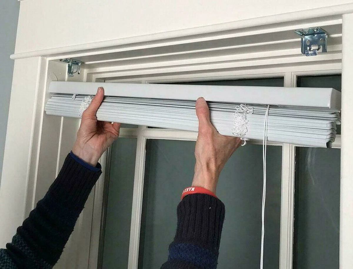 White Cordless 1" Slats Vinyl Mini-Blind 41" x 64" O789